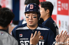 1800 안타 달성 양의지, 가래톳 통증 호소 →5회 대주자 교체...선수 보호 차원 결정 [수원 현장]