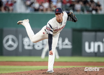 롯데 가을야구 향해 갑니다!…'전준우 연장 끝내기포 폭발'→키움 5-4 제압 위닝시리즈 '12G 9승' [사직:스코어]