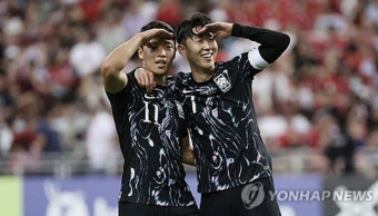 황희찬 터졌다!…오른발 통렬한 선제골 '쾅', 전반 14분 1-0 리드 (오만 현장)