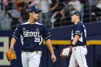 국민타자 '시즌 4번째' 퇴장까지 불사했는데…두산 또 4위 빼앗겼다, '외인 복' 이렇게 없을 수 있나