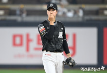 엄상백 로진을 불고[포토]