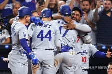 [속보] 오타니 미쳤다! MLB 최초 50-50 달성…새 역사 썼다