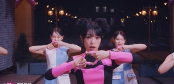 최예나, 신곡 '네모네모' MV 티저 공개…'젠지 대표' 존재감 굳히기