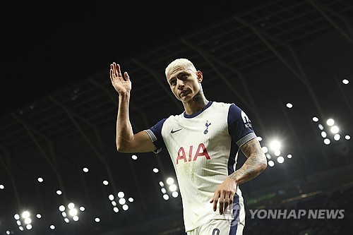 토트넘, 알크마르에 0-1 패배…손흥민, 골 헛발질 속 패배에 실망