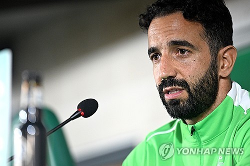 맨체스터 유나이티드, 루벤 아모림 감독의 데뷔전 1-1 무승부