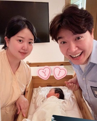 박수홍·김다예 부부, 딸 재이와 함께 첫 가족사진 촬영..슈퍼맨이 돌아왔다에서 특별한 순간 완벽 공개