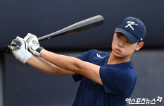 타격훈련 하는 김주원[포토]