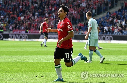 한국 여자 축구 대표팀의 신예, 아로카 이현주의 데뷔골이 축구계에 새로운 희망과 파급효과를 미친다.