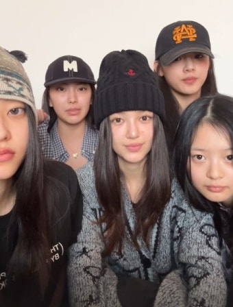 뉴진스, 윤석열 탄핵 집회 참가자 선결제 응원 조식 현장에서 시민들에게 제공중