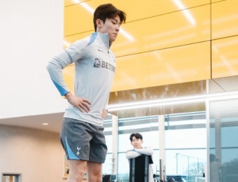 손흥민 '아빠 미소' 터졌다!…양민혁 드디어 토트넘 첫 훈련→