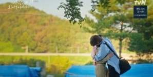 소원 써도 돼요?…사외다 이시우, 정유미와 작별의 포옹 애틋
