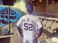 25년 신인이 52번 후계자! 베어스 1R 내야수 시드니 캠프 합류한다…전반기 내 1군, 신인왕 목표 [잠실 인터뷰]