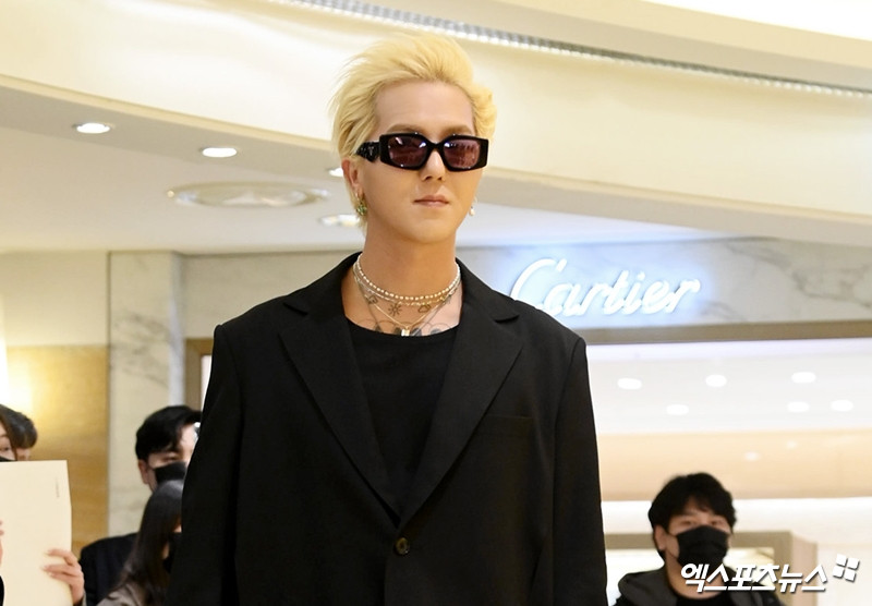 가수 송민호, 사회복무요원으로 근무 중 부실 근무 의혹 대체로 인정하여 경찰 조사 진행