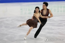 수많은 태극기+팬들 응원 감동적…임해나-권예, 4대륙선수권 아이스댄스 리듬댄스 6위 [목동 현장]