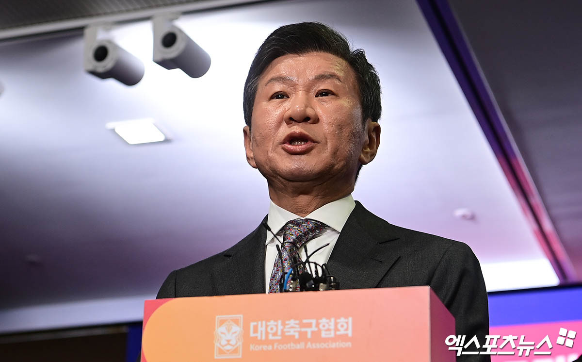 `정몽규 대한축구협회 회장, 4선 인준 완료…2029년까지 축구협회 이끌 것`