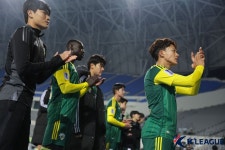 이런 잔디 부끄럽다 작심 발언 후…이승우 용인 좋은 편, 전주성? 더 유리했을 것  [현장인터뷰]