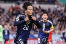 일본 FW 아름다운 무각 슛, 승리의 주인공…日 전 세계 1위 이끈 구보 환상골→각국 언론 극찬 릴레이