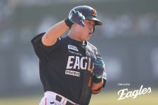 독 품었나? 노시환 생애 최초 개막전 홈런!…벌써 누웠다, 한화도 웃었다 [수원 현장]