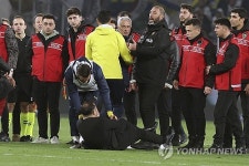 무리뉴 충격 근황, 돌발 행동→3경기 징계 확정…비신사적 행위 벌금 1130만원 낸다