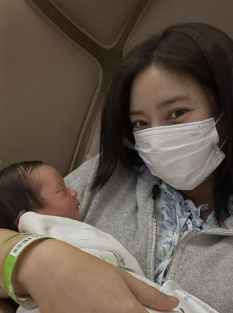 '득녀' 손담비, 딸 얼굴 최초 공개…생후 6일차 콧대 '눈길'