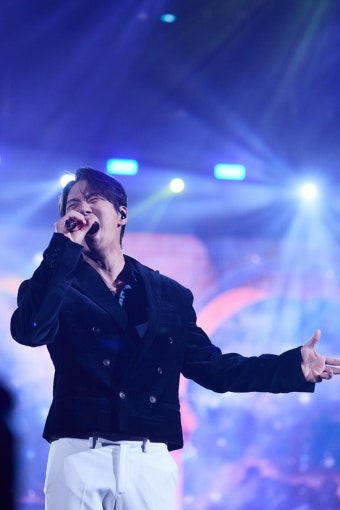환희, 돌발 사고에도 무너지지 않았다…위기 딛고 '현역가왕2' 콘서트로 증명 (엑's 현장)[종합]