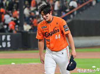 김서현 '첫 실점이 패배라니'[포토]