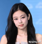 제니 노출 막은 母의 본능…딸 엄마 똑같다 감동 물결 [엑s 이슈]