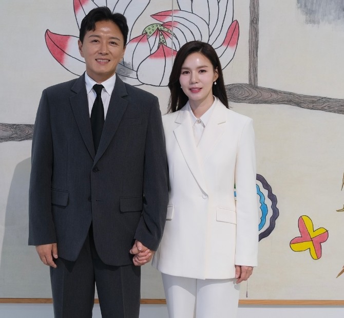 배우 진태현, 갑상선암 진단 후 긍정적 마음가짐 과시, 수술 도전 의지 나타내며 부부 응원 받다