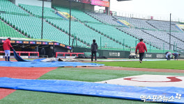 이제 비 그치고 관중 입장! 10일 KIA-SSG DH 2차전 정상 준비→문학 시즌 네 번째 매진 달성 [문학 현장]