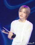 피원하모니 종섭 1위 트로피와 함께[엑s HD포토]