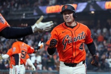 이정후 방망이 뜨겁다! 멀티히트+5G 연속 안타...플로레스 3홈런 쾅쾅쾅 SF, 애슬레틱스 9-1 완파 (종합)