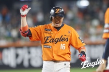 롯데 제치고 2글스 복귀! 와이스 8이닝 KKKKKKKKKKK 위력투→김서현 SV…한화, 롯데 4-2 꺾고 2연패 탈출 [대전:스코어]
