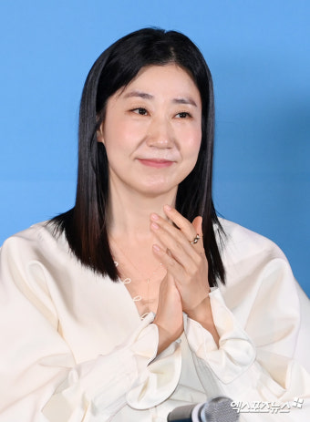 라미란 '하이파이브의 센터 미모'[엑's HD포토]