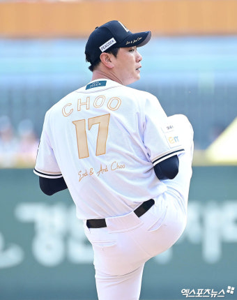 김광현 '추신수 은퇴식 기념 특별 유니폼 착용'[포토]
