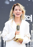 소향 트로피 너무 갖고 싶어요[엑s HD포토]