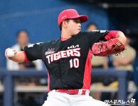 김태형 ‘강하게 던진다’[포토]