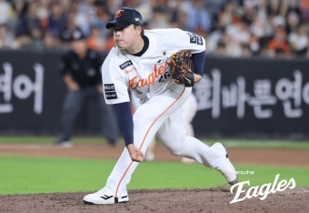 초구부터 '등짝 맞히는' 사구→볼넷볼넷볼넷, 김서현 이런 적 없었는데...하마터면 허무하게 질 뻔했다 [대전 현장]
