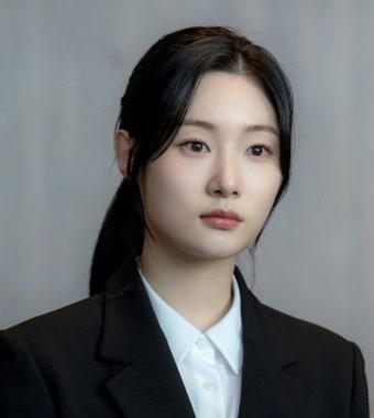 정채연, 전문직 첫 도전…“두려움보다 ‘한번 해보자’는 마음” (에스콰이어)