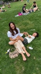 이혼 후 임신 이시영, 아들과 풀숲에서 함박 웃음…사랑해 애틋 뽀뽀까지 [★해시태그]