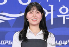 귀신 들락날락하는 사주…부캐 대박 엄지윤, 진짜 신들렸나 (귀묘한 이야기)