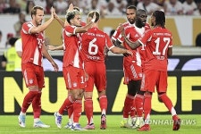 트로피 들었지만…김민재, 독일 슈퍼컵 10분 출전 →씁쓸한 웃음 주전 경쟁 빨간불?