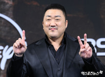 마동석 "머리 한 움큼 빠졌다"…9년 만 주먹, 