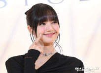 블랙핑크 리사, 'MTV VMA'서 '베스트 K팝' 수상…솔로가수 최초 3관왕 