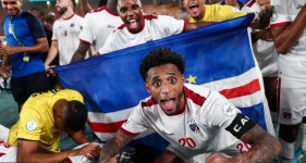 인구 53만 섬나라의 기적, 카메룬 꺾고 월드컵 성큼!…아프리카 예선 카보베르데 돌풍 화제