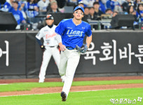 김영웅 ‘포구 실책’[포토]
