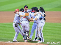 LG 한국시리즈 1차전 승리[포토]