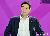 근조 리본을 단 고희진 감독[포토]