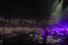 YB, 30년 역사 넘어 미래까지…중독적 에너지의 전국투어 포문 (엑s 현장)[종합]