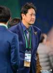 이대호 해설위원 ‘후배들의 훈련 지켜보며’[포토]
