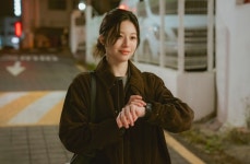 '대세' 고윤정, 이번엔 말간 얼굴의 '도끼 PD'...새로운 얼굴 예고 (모자무싸)